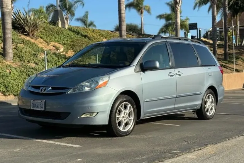 2006 Toyota Sienna XLE Limited photo 1