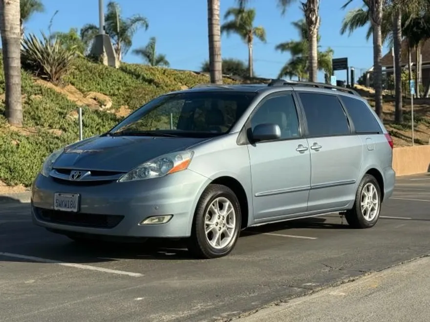 2006 Toyota Sienna XLE Limited photo 1