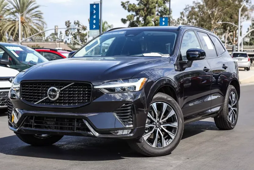 2025 Volvo XC60 B5 Plus photo 1