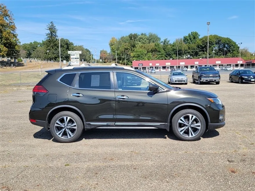 2017 Nissan Rogue SL photo 1