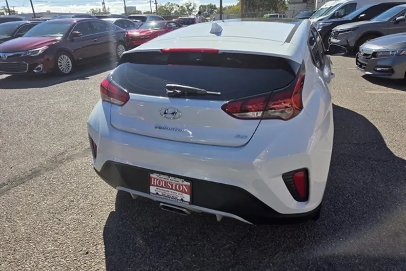 2021 Hyundai Veloster 2.0L Premium photo 1