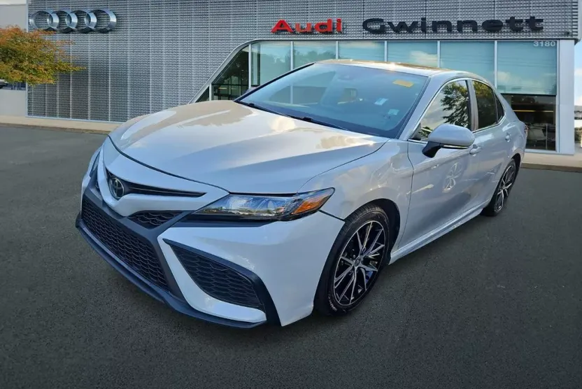 2022 Toyota Camry SE photo 1