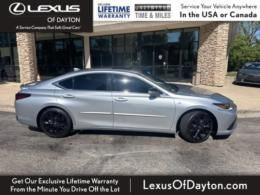 2023 Lexus ES 300h photo 1