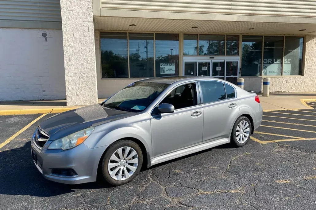 2011 Subaru Legacy 3.6R Limited photo 1