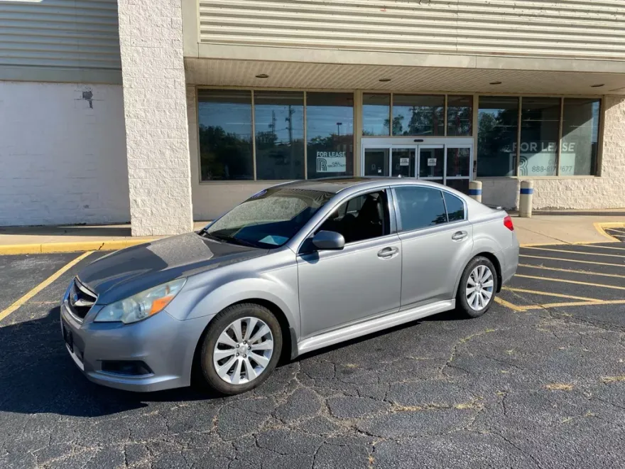 2011 Subaru Legacy 3.6R Limited photo 1