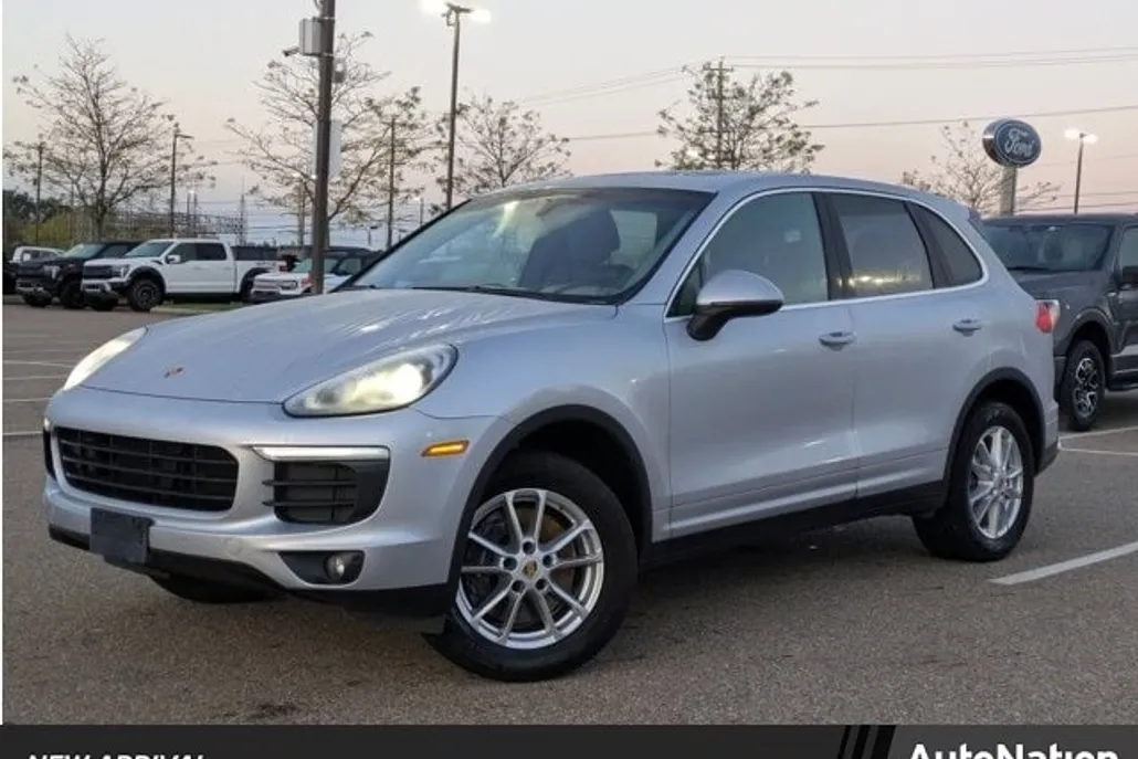2016 Porsche Cayenne Base photo 1