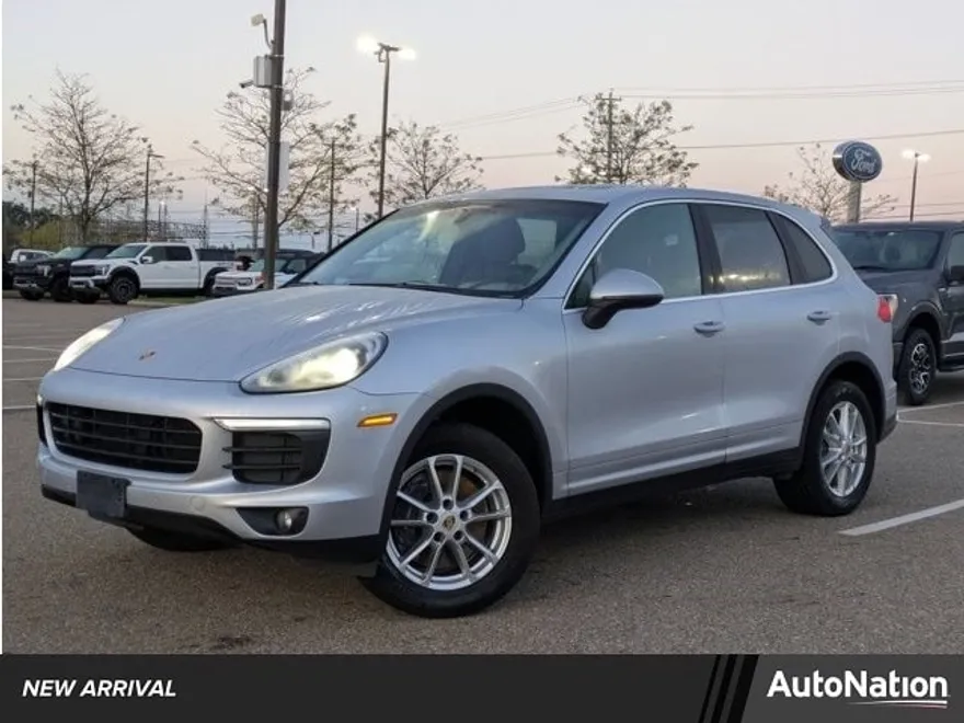 2016 Porsche Cayenne Base photo 1