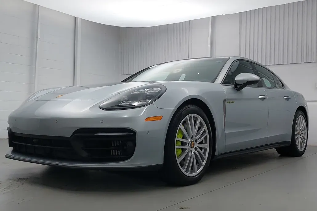 2023 Porsche Panamera E-Hybrid 4 photo 1
