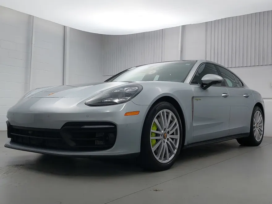 2023 Porsche Panamera E-Hybrid 4 photo 1