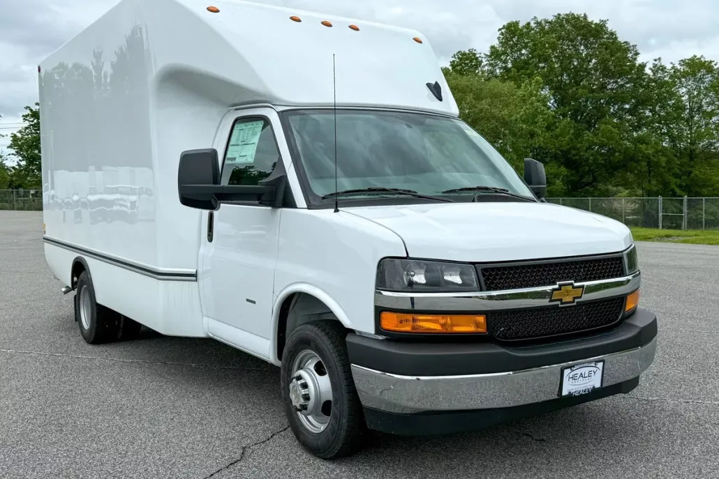 2025 Chevrolet Express Cutaway 3500 Van photo 1