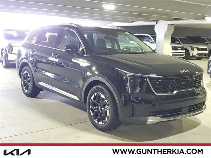 2025 Kia Sorento S photo 1