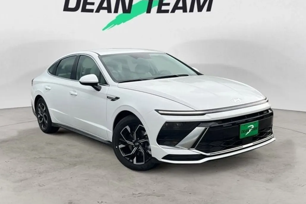 2025 Hyundai Sonata SEL photo 1