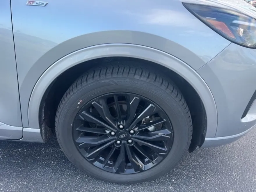 2023 Ford Escape ST-Line Elite photo 1
