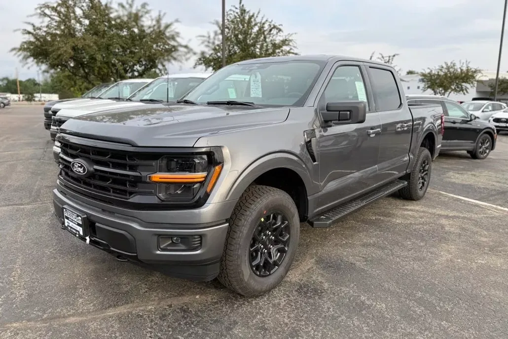 2025 Ford F-150 XLT photo 1