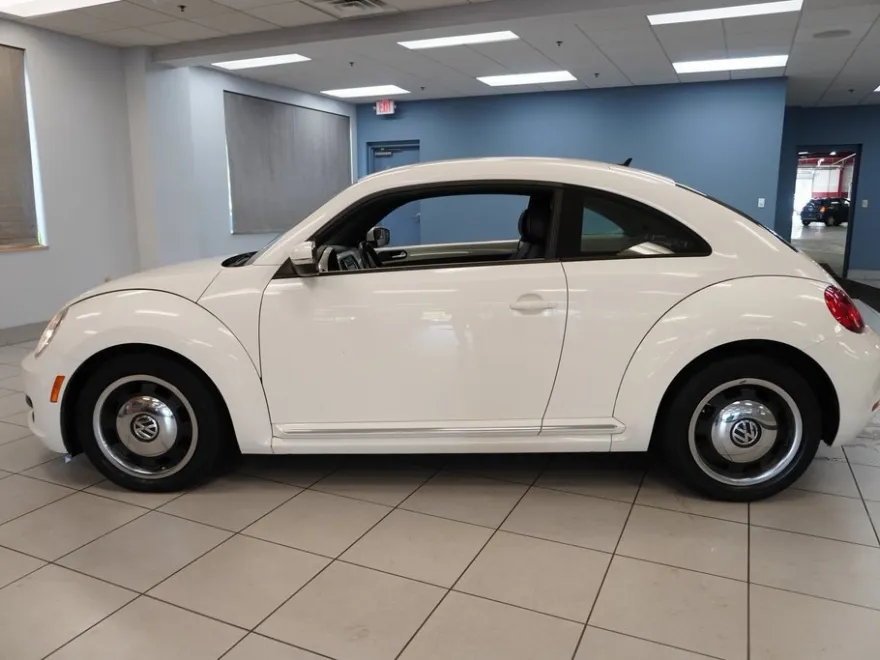 2012 Volkswagen Beetle 2.5L photo 1