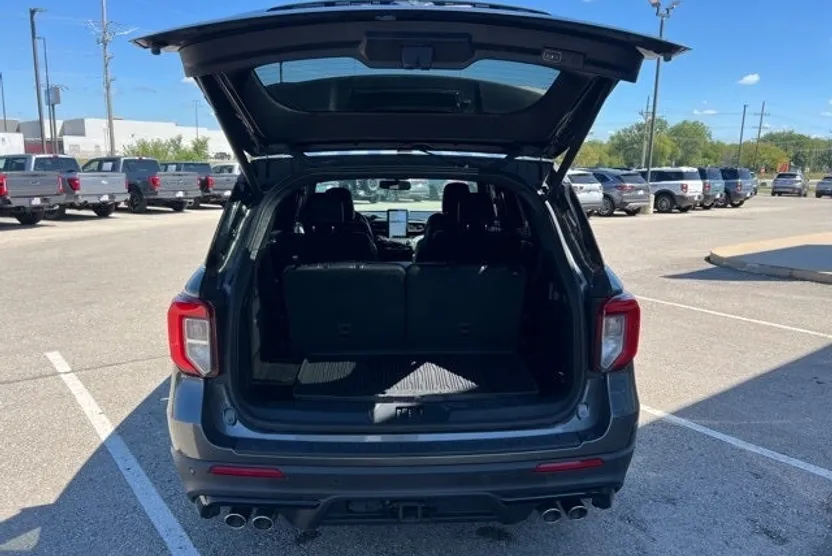 2020 Ford Explorer ST photo 1