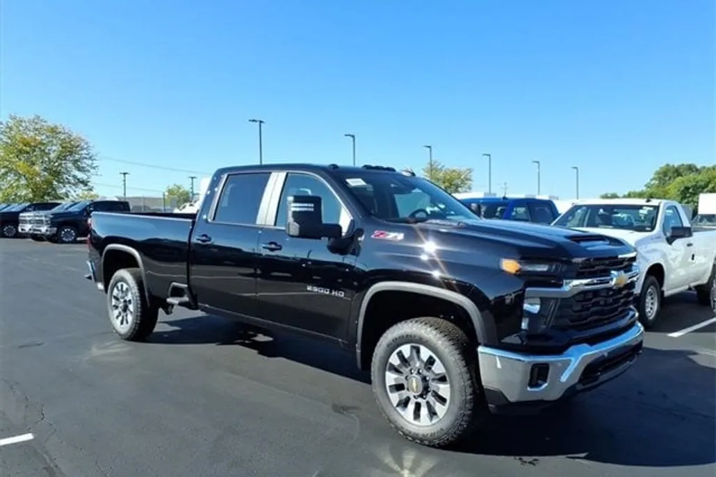 2026 Chevrolet Silverado 2500HD LT photo 1
