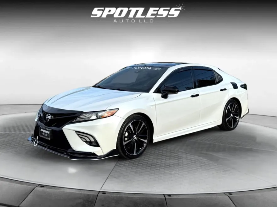 2019 Toyota Camry XSE photo 1