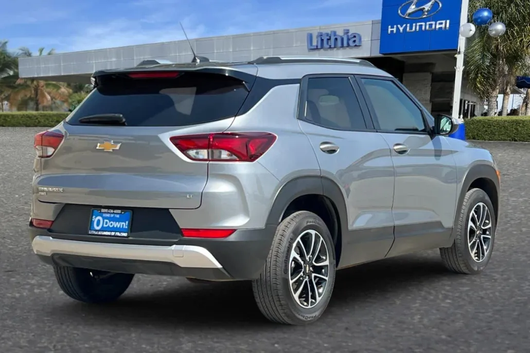 2024 Chevrolet Trailblazer LT photo 1