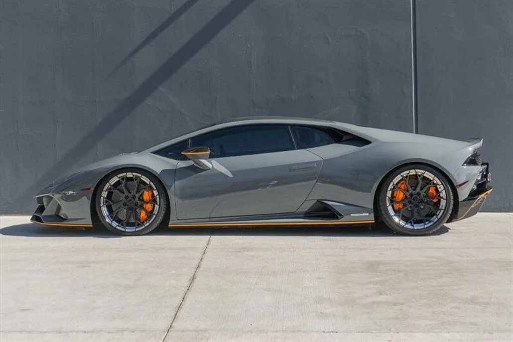 2020 Lamborghini Huracan Evo Coupe photo 1