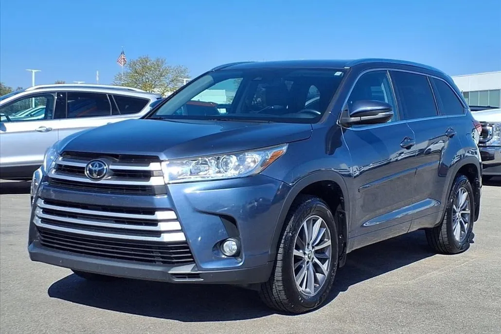 2017 Toyota Highlander XLE photo 1