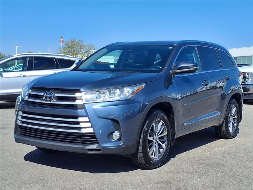 2017 Toyota Highlander XLE photo 1