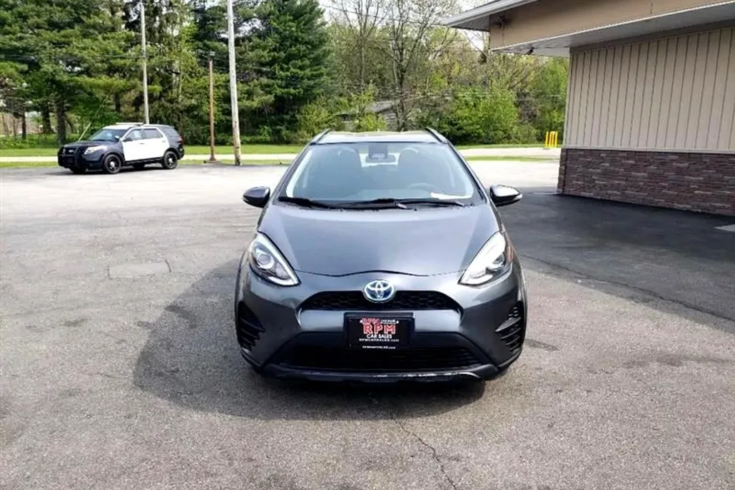 2019 Toyota Prius C L photo 1
