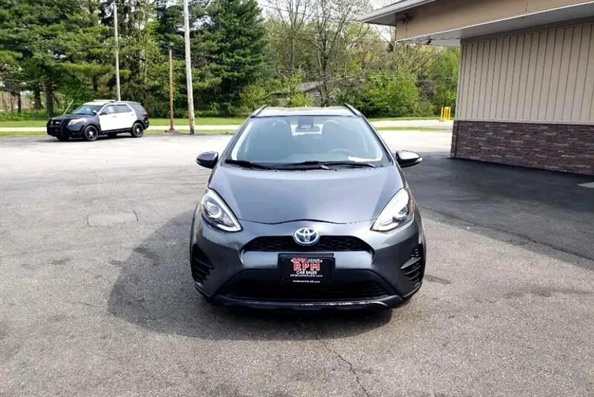 2019 Toyota Prius C L photo 1