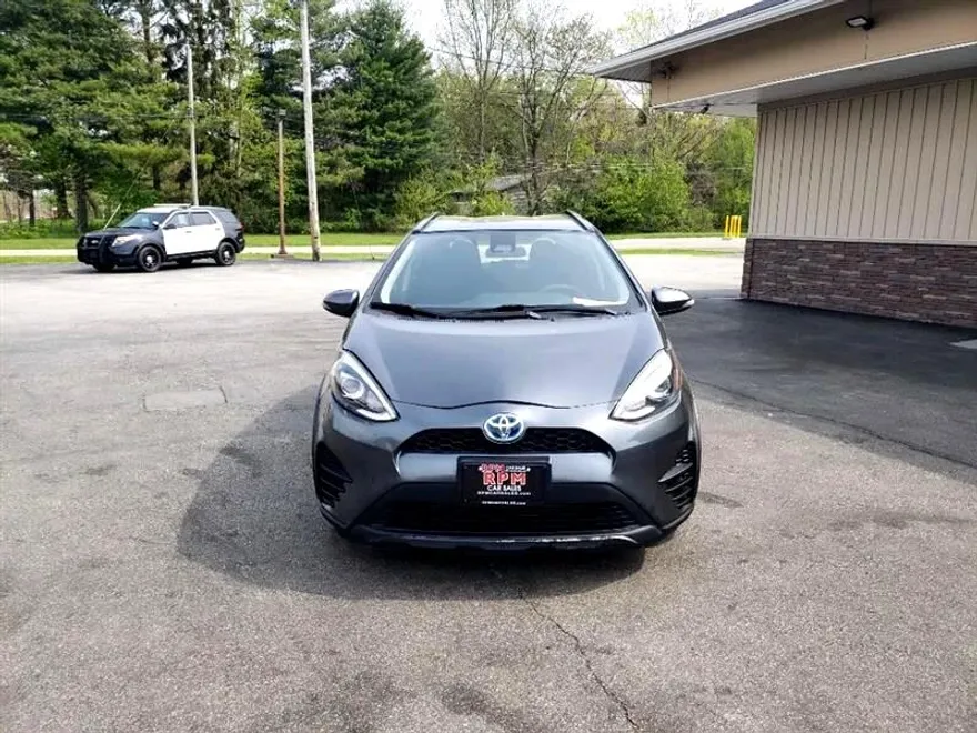 2019 Toyota Prius C L photo 1