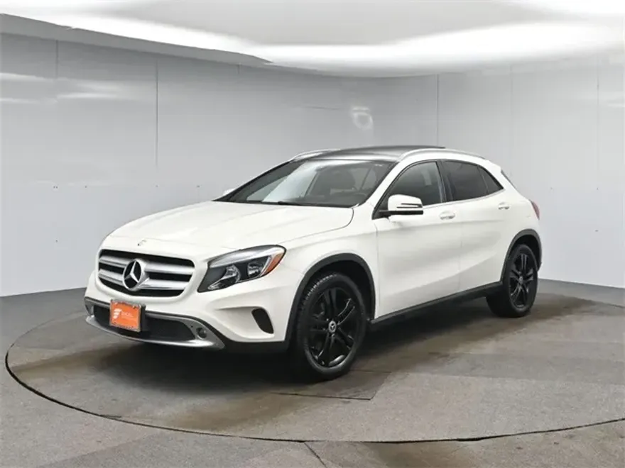 2017 Mercedes Benz GLA 250 photo 1