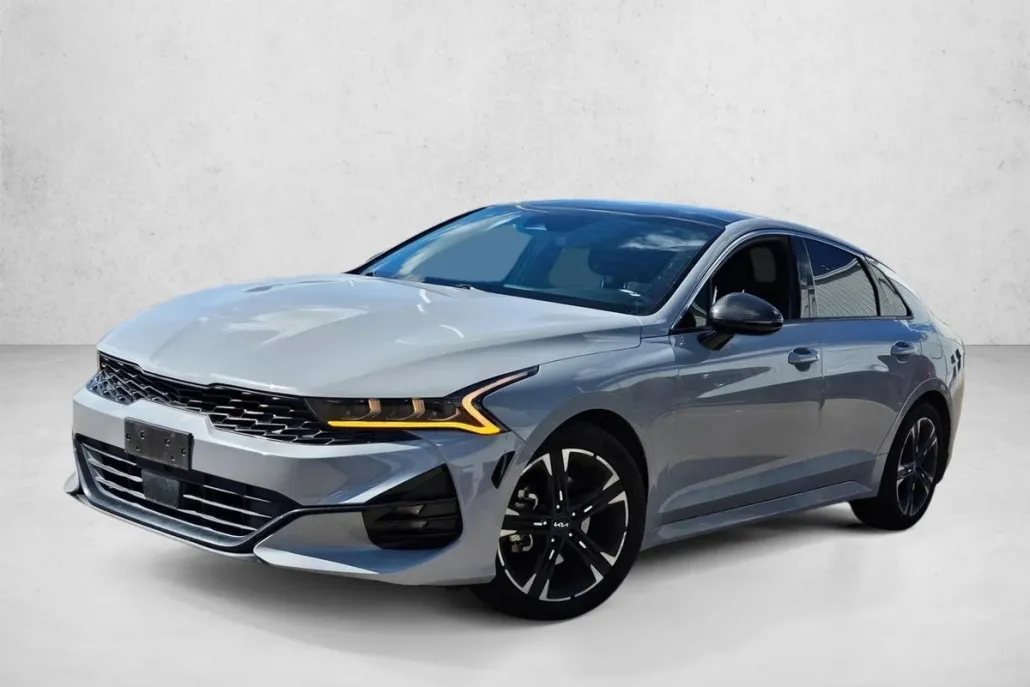 2022 Kia K5 GT-Line photo 1