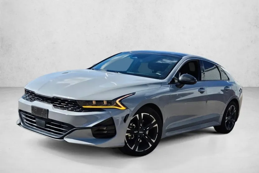 2022 Kia K5 GT-Line photo 1