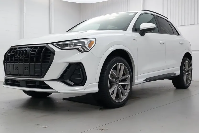 2022 Audi Q3 45 TFSI S line Premium photo 1