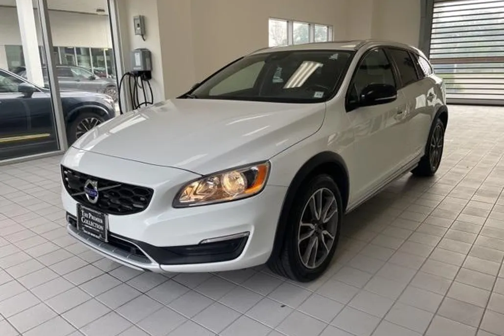2018 Volvo V60 Cross Country T5 AWD photo 1
