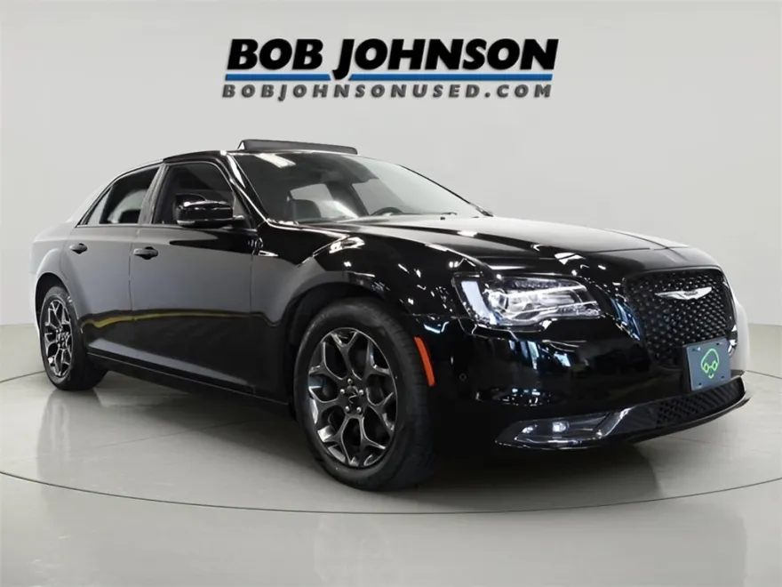 2018 Chrysler 300 S photo 1
