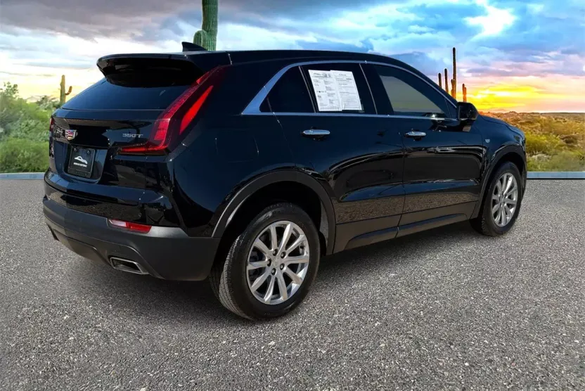 2023 Cadillac XT4 Luxury photo 1