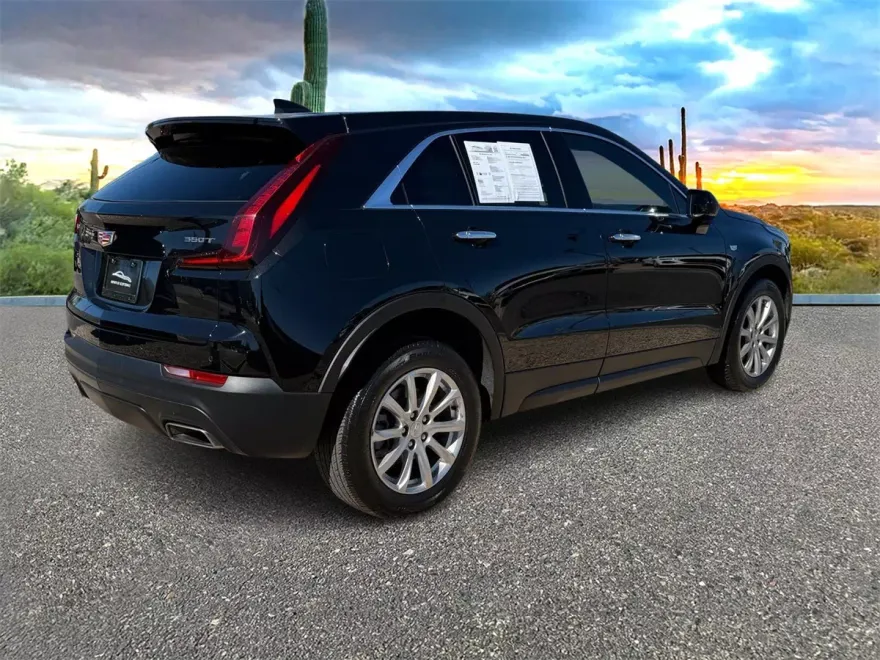 2023 Cadillac XT4 Luxury photo 1