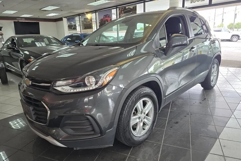 2020 Chevrolet Trax LT photo 1