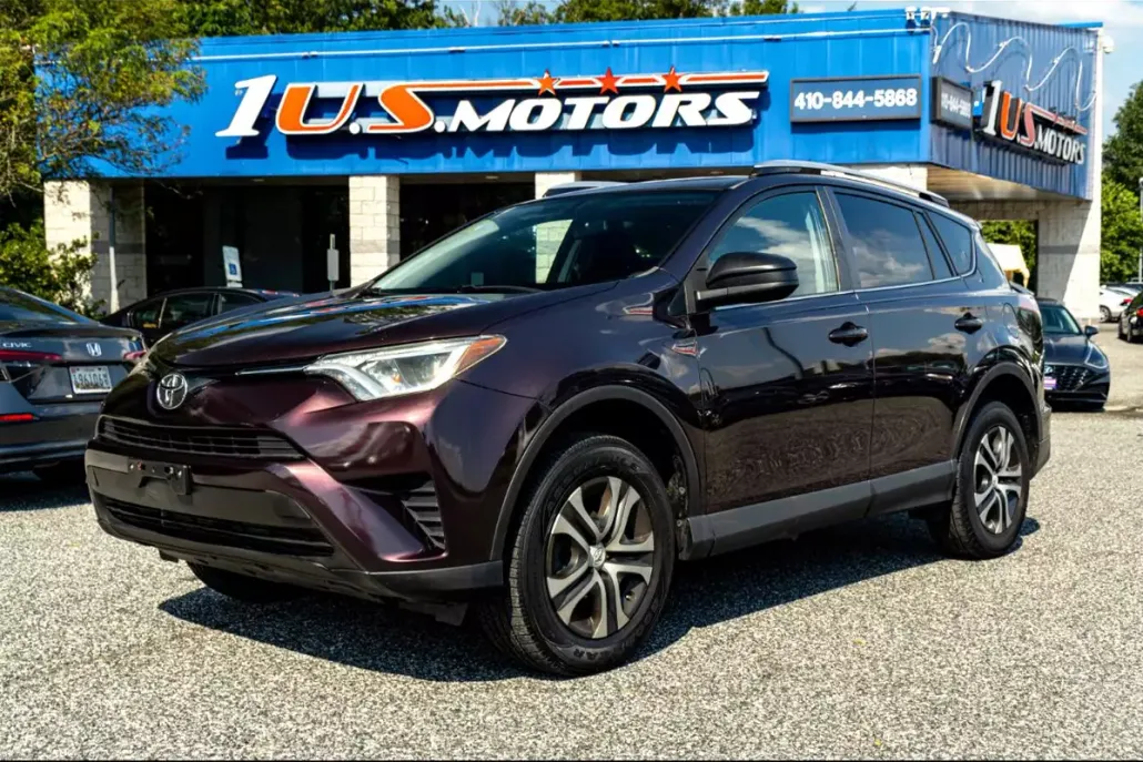 2016 Toyota RAV4 LE photo 1