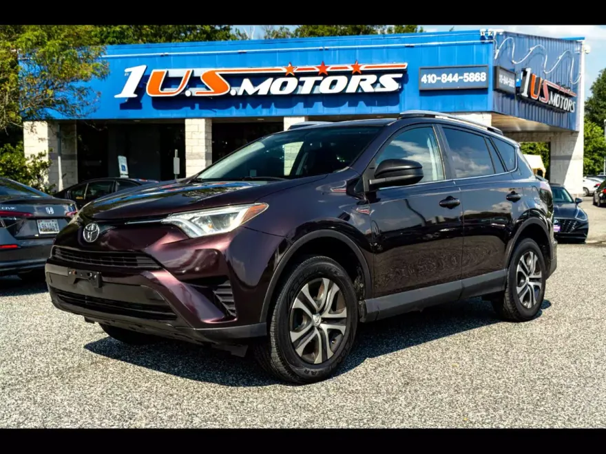 2016 Toyota RAV4 LE photo 1