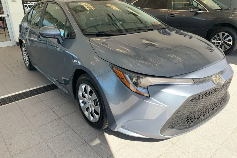 2021 Toyota Corolla LE photo 1
