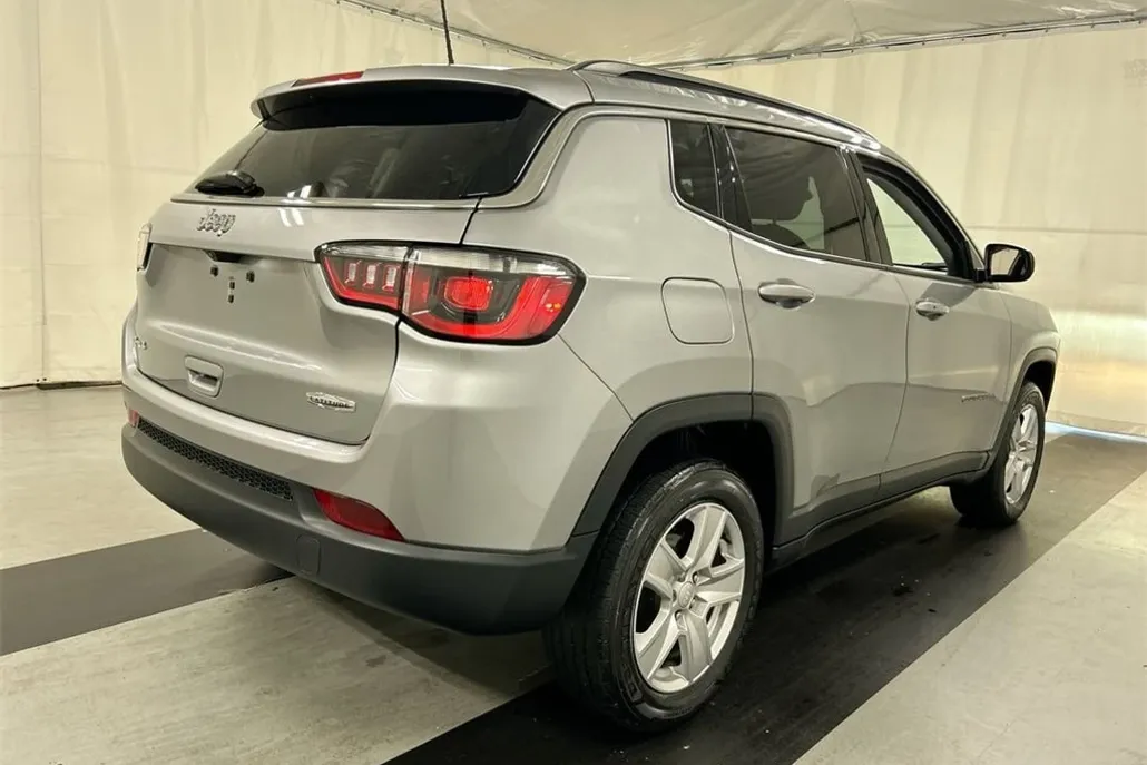 2022 Jeep Compass Latitude photo 1