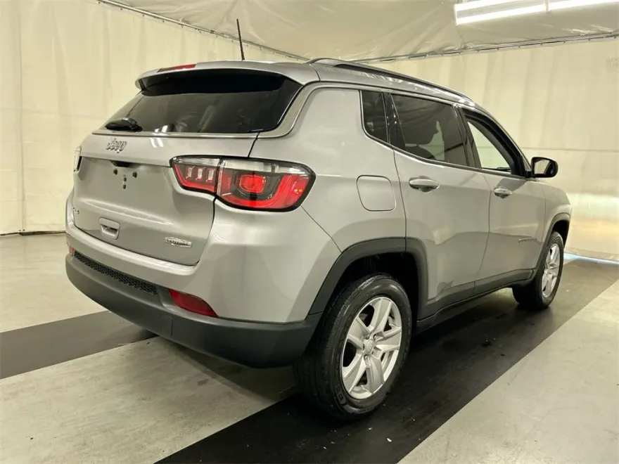 2022 Jeep Compass Latitude photo 1