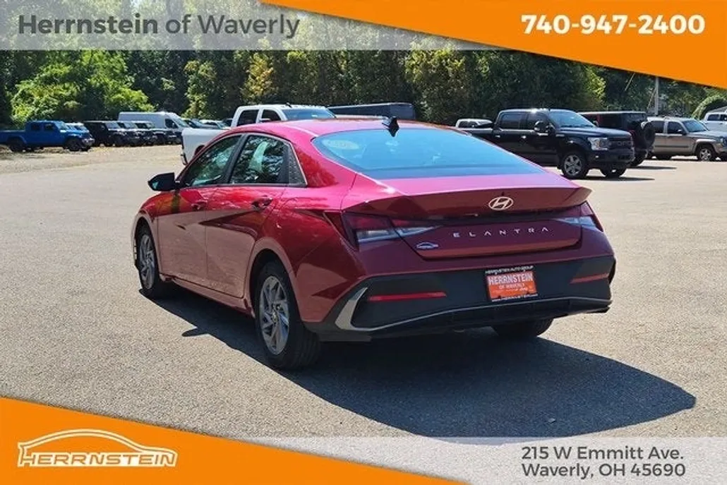 2024 Hyundai Elantra SEL photo 1