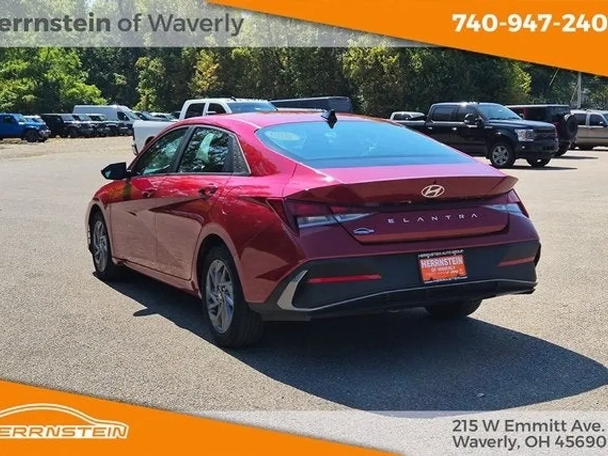 2024 Hyundai Elantra SEL photo 1