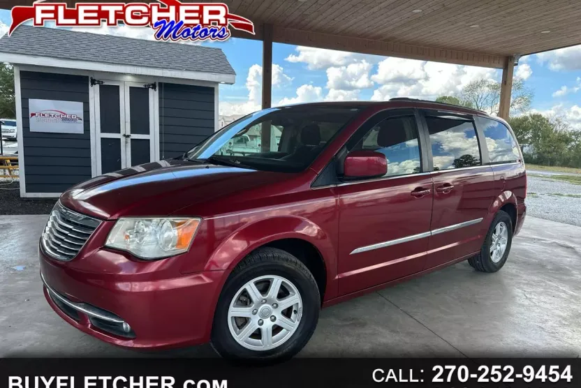 2011 Chrysler Town & Country Touring photo 1