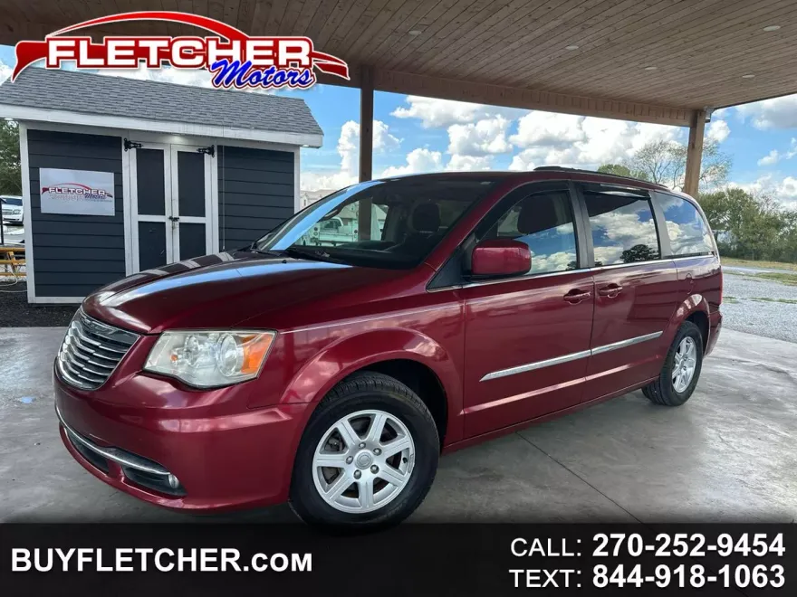 2011 Chrysler Town & Country Touring photo 1