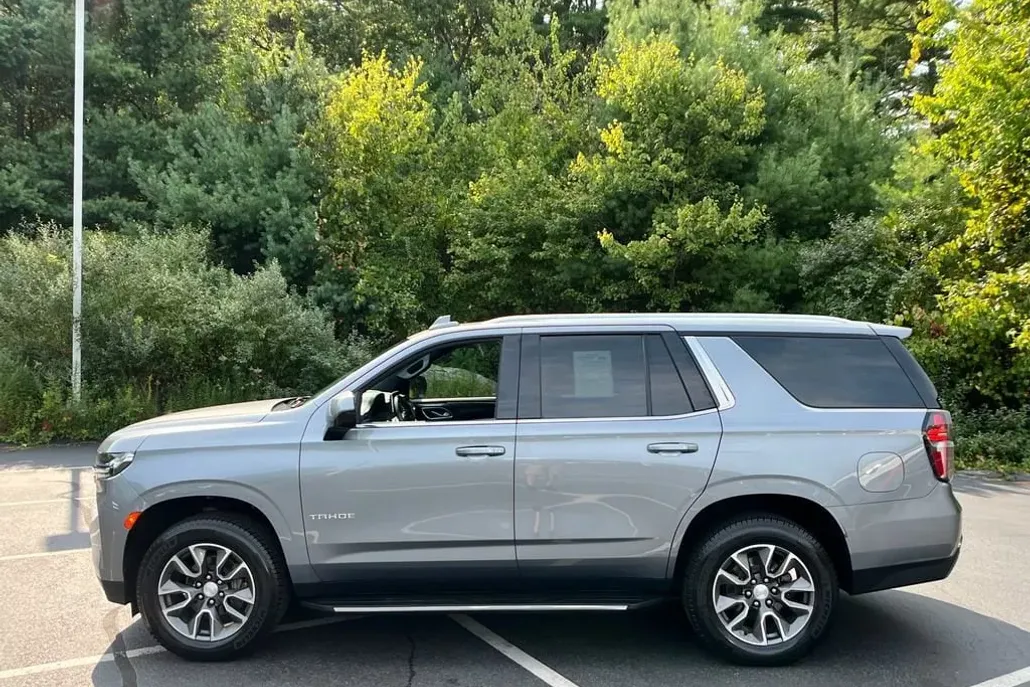 2021 Chevrolet Tahoe LT photo 1