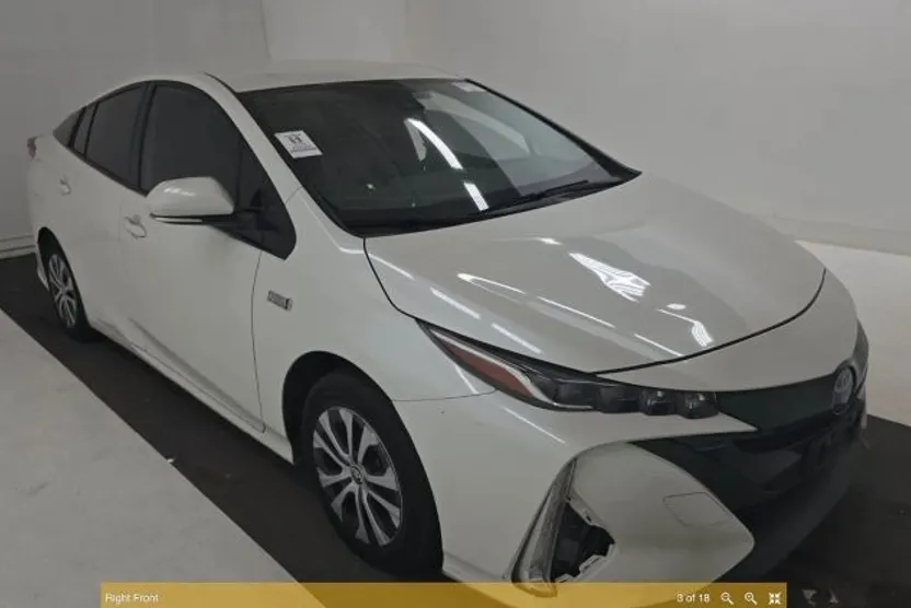 2020 Toyota Prius Prime XLE photo 1
