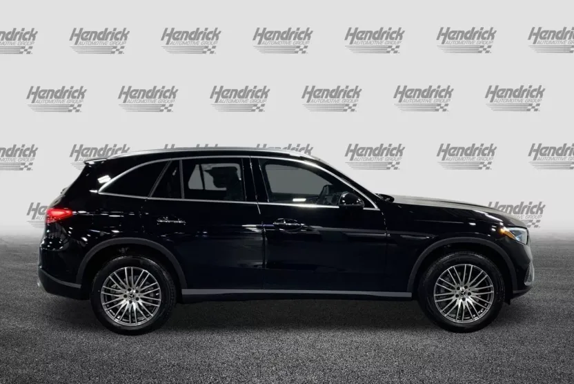 2026 Mercedes Benz GLC 300 photo 1
